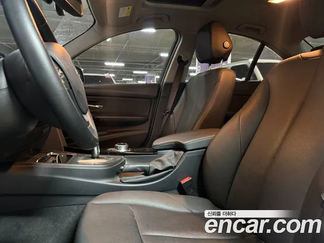 BMW 3-Series 2018 thumb 5