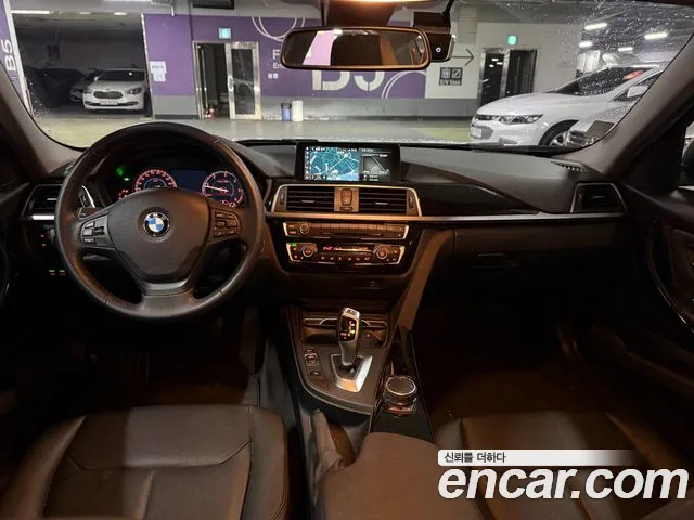 BMW 3-Series 2018 thumb 7