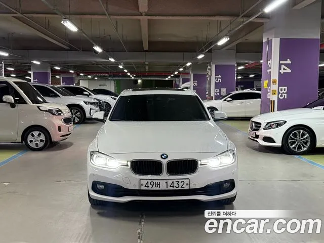 BMW 3-Series 2018 thumb 12