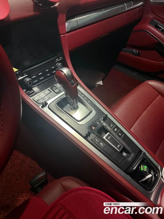 Porsche Cayman 2019 thumb 4