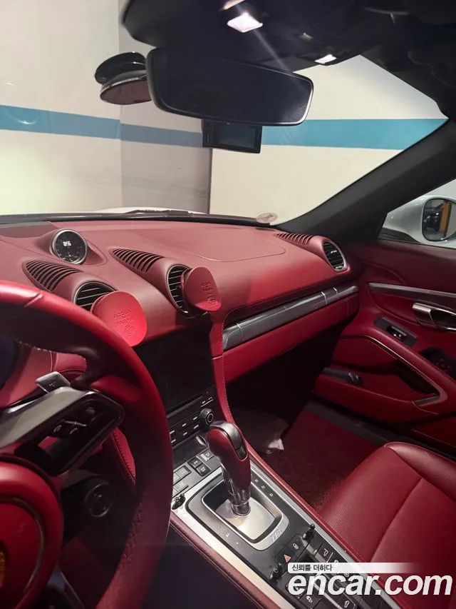 Porsche Cayman 2019 thumb 5