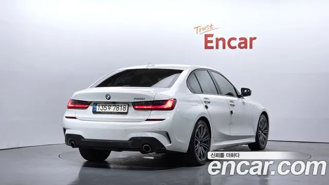 BMW 3-Series 2021 thumb 2