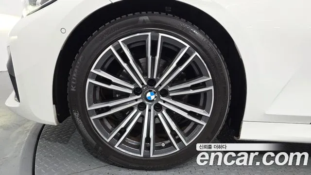 BMW 3-Series 2021 thumb 5