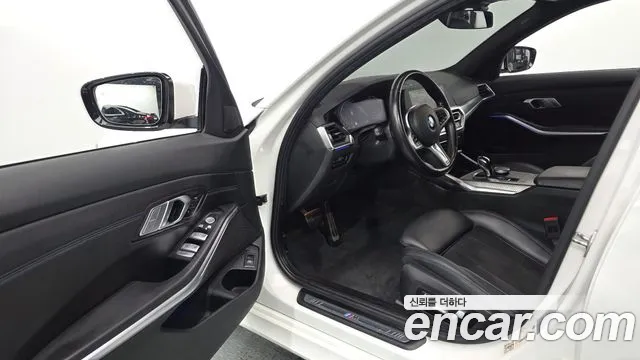 BMW 3-Series 2021 thumb 11