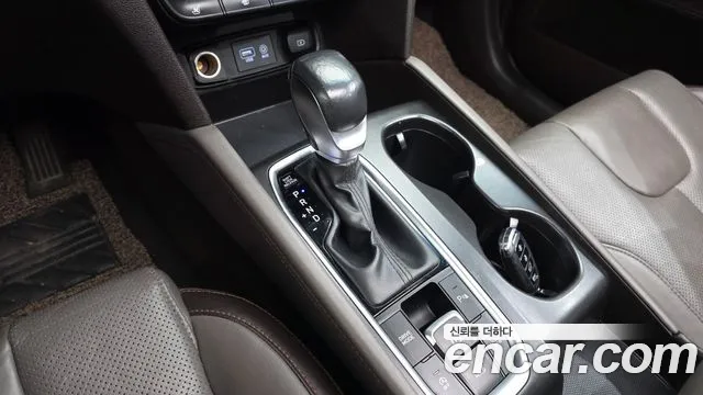 Hyundai Santa Fe 2018 thumb 9