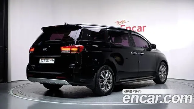 Kia Carnival 2017 thumb 2