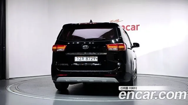 Kia Carnival 2017 thumb 4