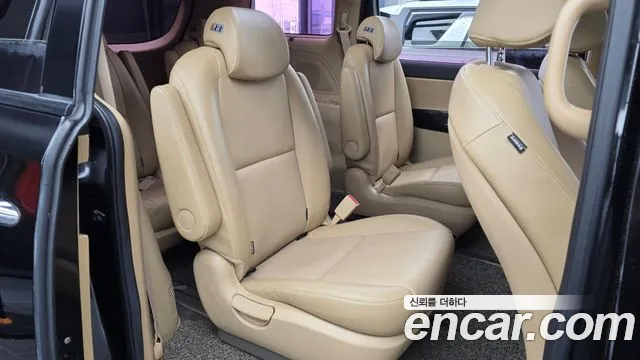 Kia Carnival 2017 thumb 11
