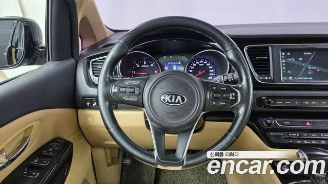 Kia Carnival 2017 thumb 12