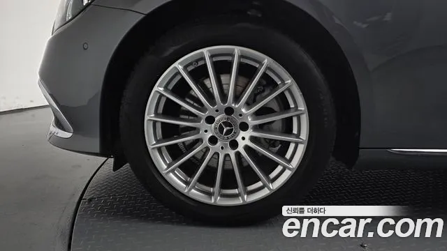 Mercedes-Benz E-Класс 2022 thumb 4
