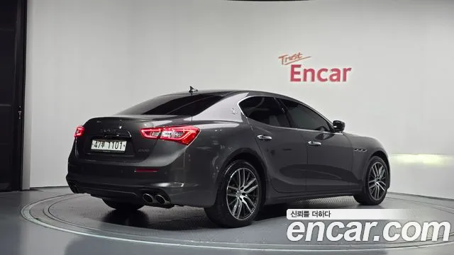 Maserati Ghibli 2018 thumb 2