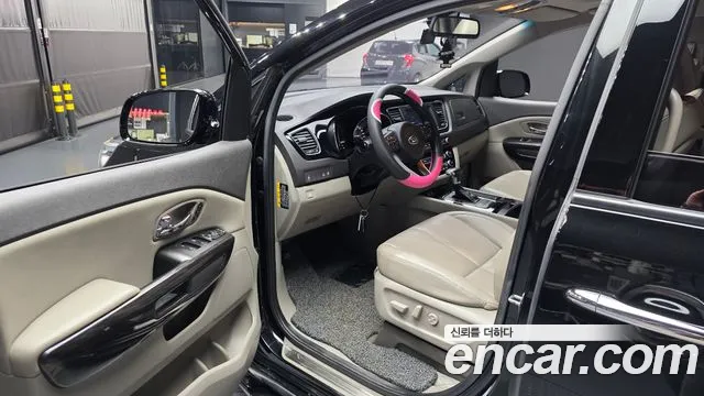 Kia Carnival 2016 thumb 9