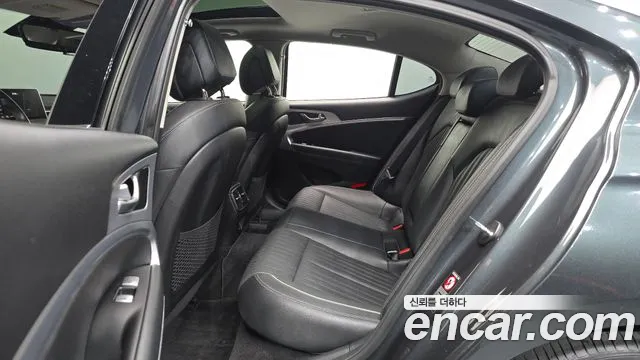 Genesis G70 2019 thumb 11