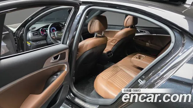 Genesis G70 2019 thumb 11