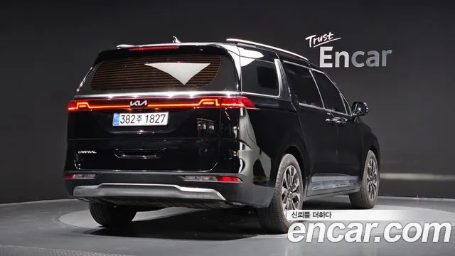 Kia Carnival 2023 thumb 2