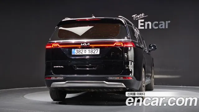 Kia Carnival 2023 thumb 4