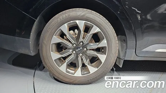 Kia Carnival 2023 thumb 5