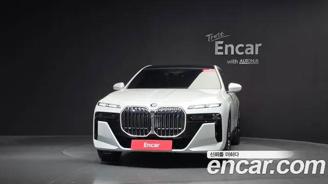 BMW i7 2023 thumb 2