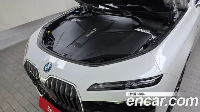BMW i7 2023 thumb 5