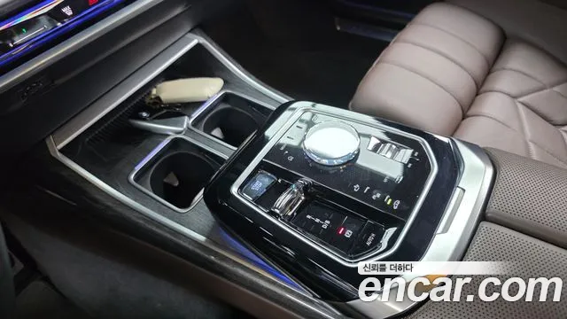 BMW i7 2023 thumb 8