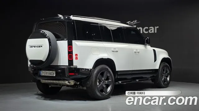 Land Rover Defender 2024 thumb 2