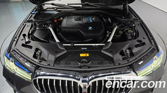BMW 5-Series 2022 thumb 6