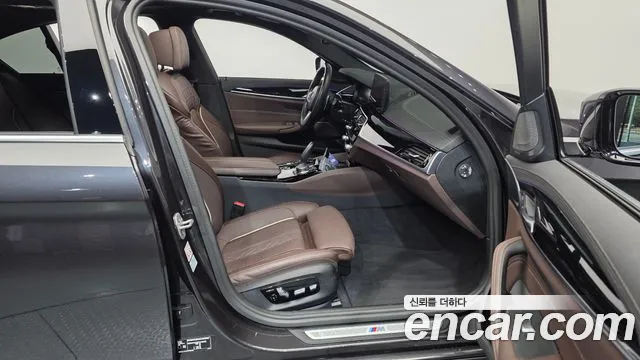 BMW 5-Series 2022 thumb 11