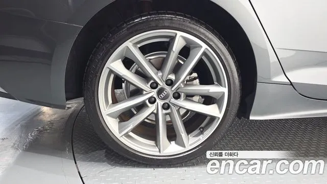 Audi A5 2021 thumb 5