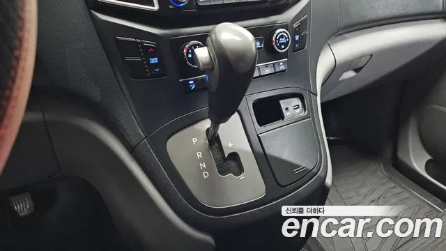 Hyundai Starex 2017 thumb 9