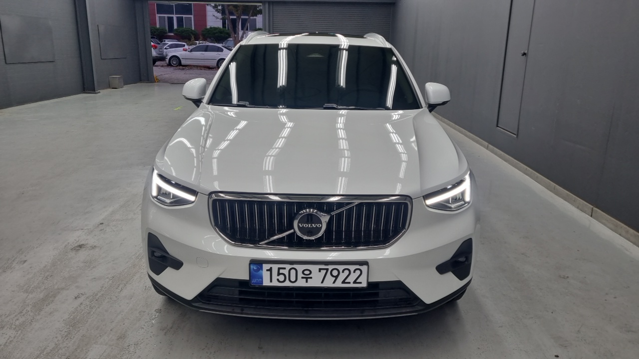 Volvo XC40 2023 thumb 3