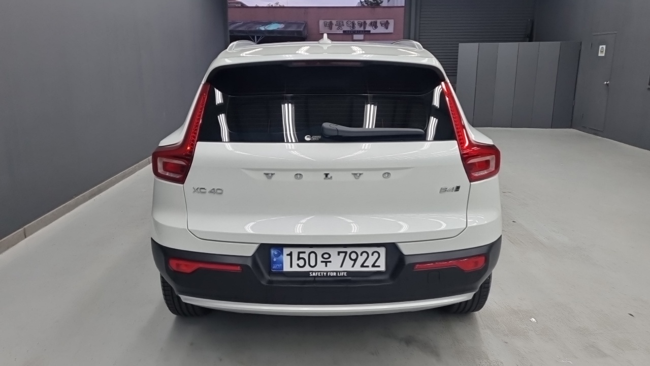 Volvo XC40 2023 thumb 4