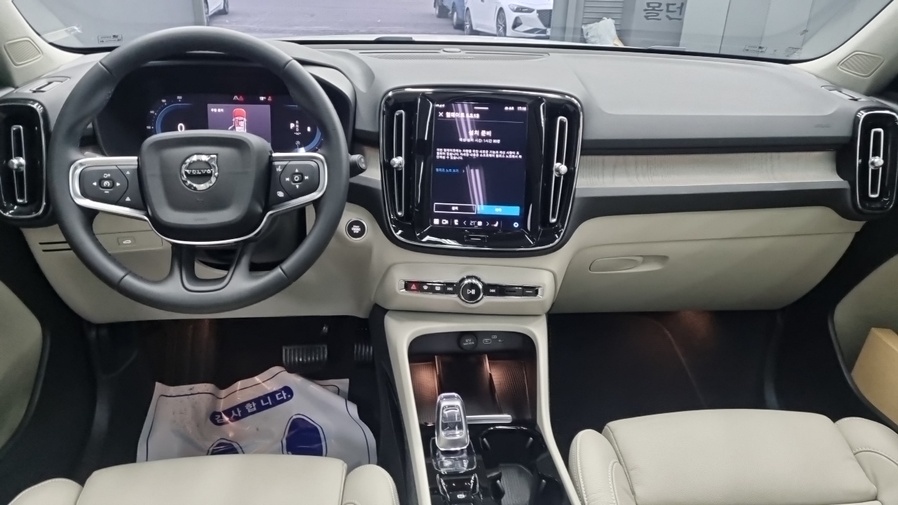 Volvo XC40 2023 thumb 7