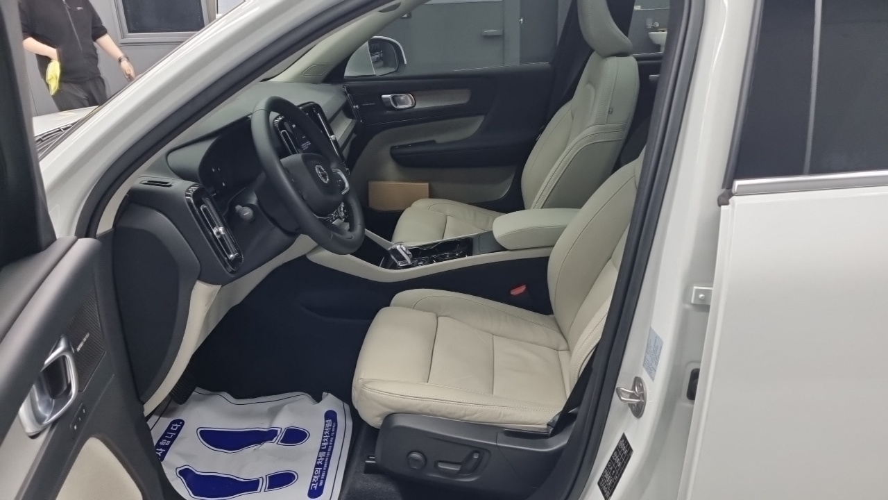 Volvo XC40 2023 thumb 10