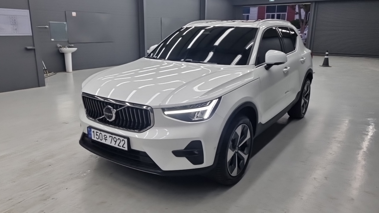 Volvo XC40 2023 thumb 11