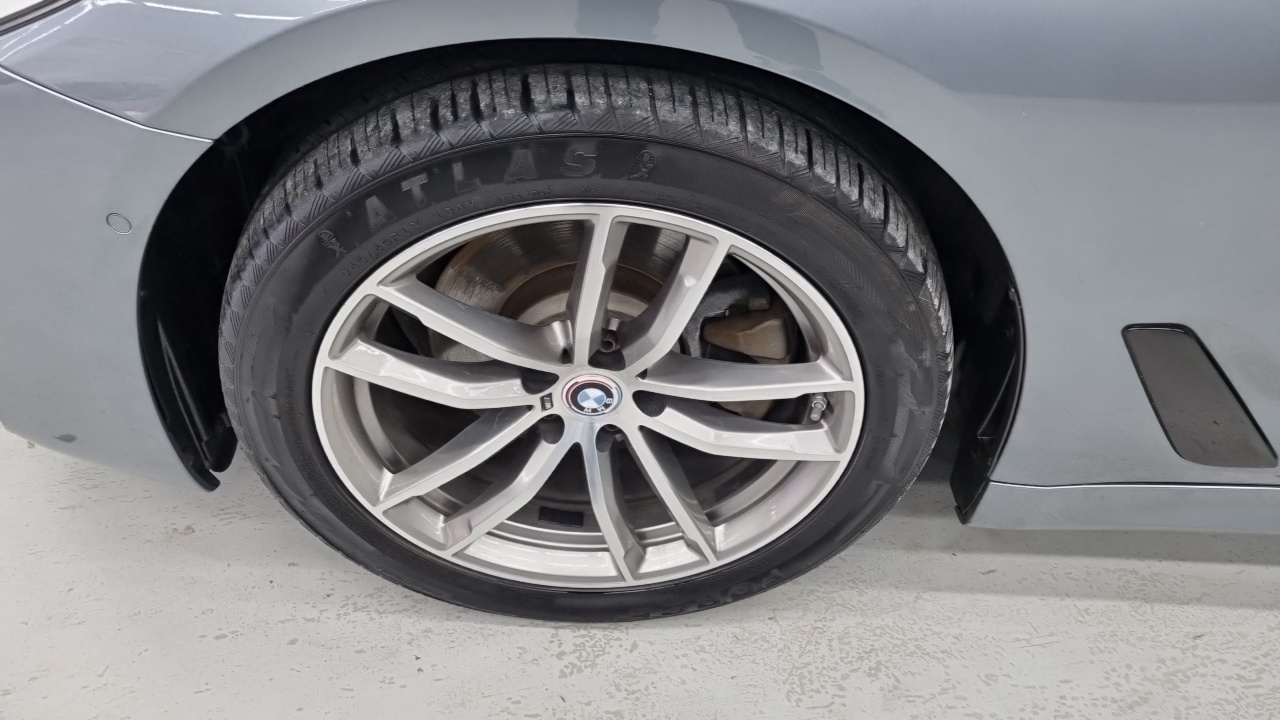 BMW 5-Series 2017 thumb 5