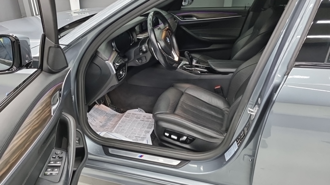 BMW 5-Series 2017 thumb 10