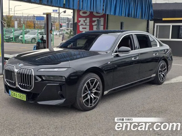 BMW 7-Series 2024 thumb 2
