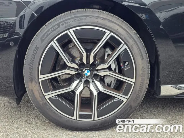 BMW 7-Series 2024 thumb 5