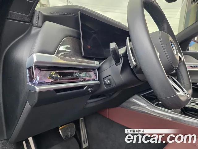 BMW 7-Series 2024 thumb 7