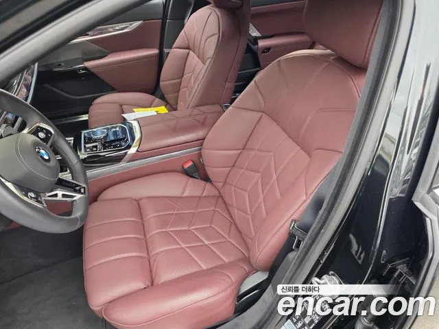 BMW 7-Series 2024 thumb 8