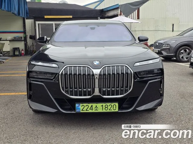 BMW 7-Series 2024 thumb 12