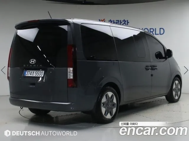 Hyundai Staria 2025 thumb 2