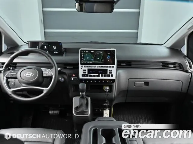 Hyundai Staria 2025 thumb 7