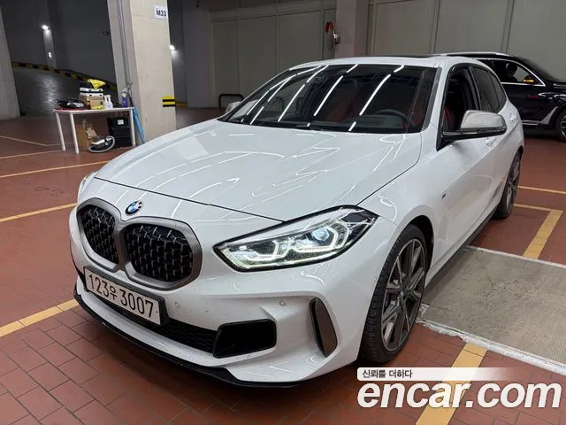 BMW 1-Series 2024 thumb 2