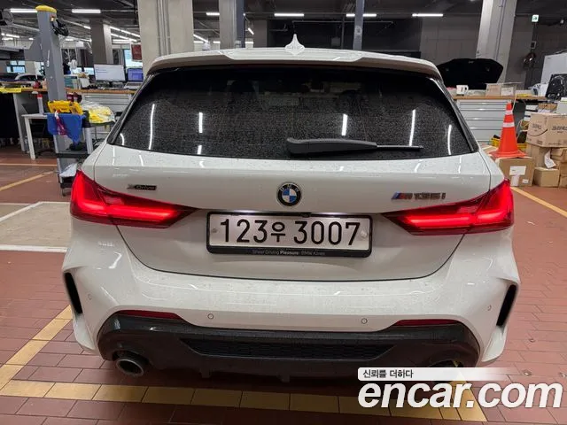 BMW 1-Series 2024 thumb 3