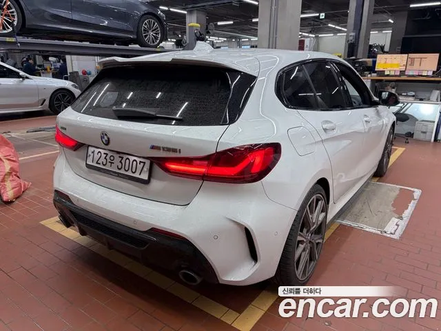 BMW 1-Series 2024 thumb 4