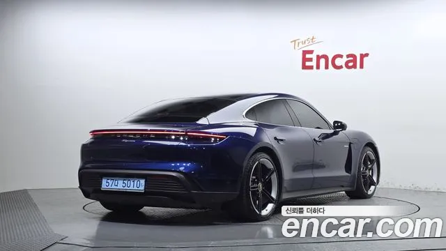 Porsche Taycan 2022 thumb 2