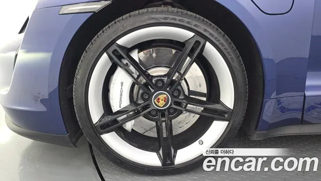 Porsche Taycan 2022 thumb 5