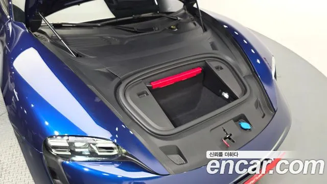 Porsche Taycan 2022 thumb 6