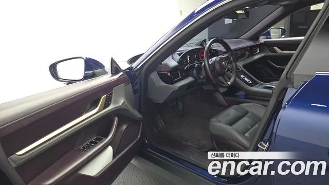 Porsche Taycan 2022 thumb 10